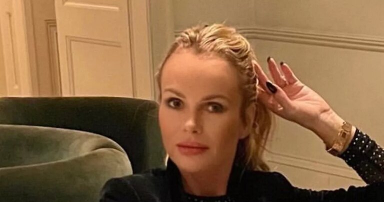 Amanda-Holden-nearly-exposes-pants-in-dress-—-days-after-accidental-boob-flash.jpg