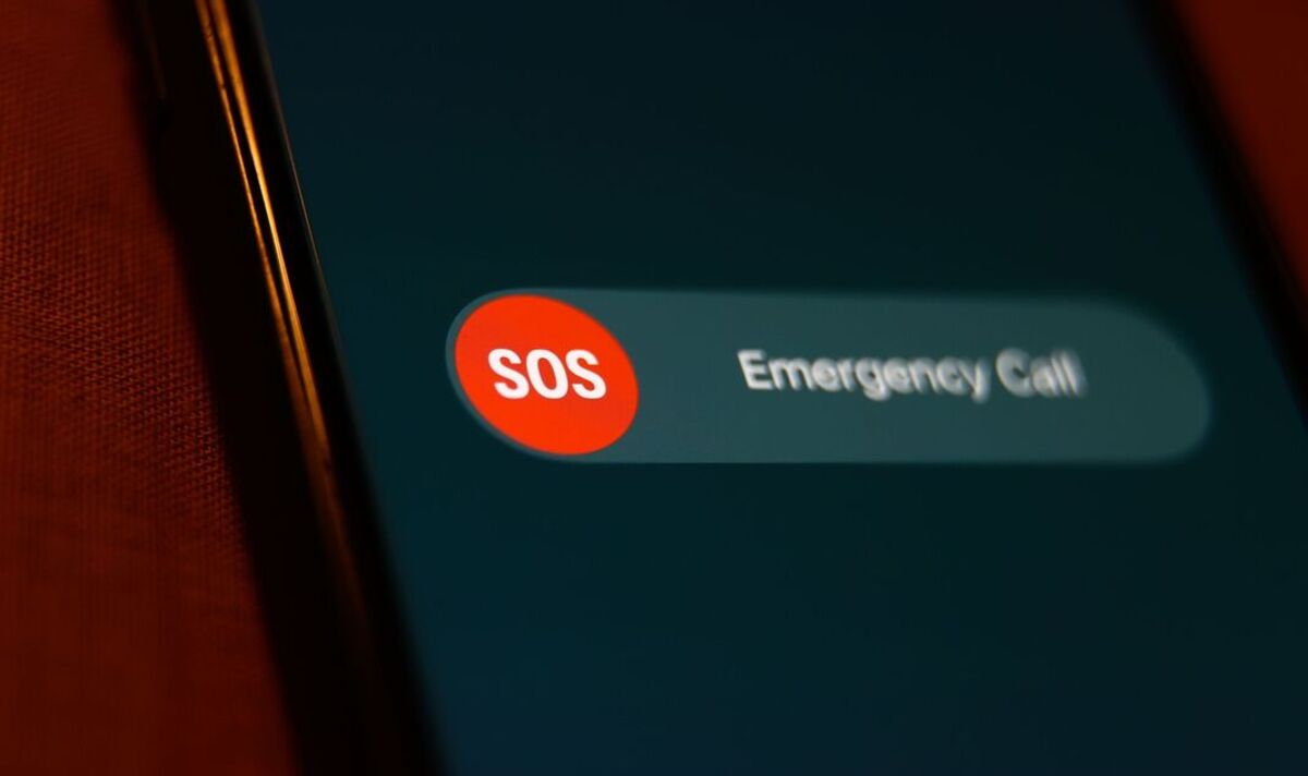 Apple-phone-feature-saves-mans-life-after-his-car-flips-over.jpg