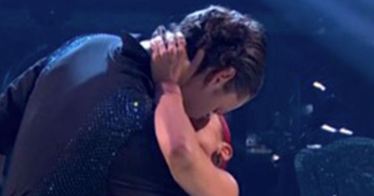 BBC-Strictlys-Bobby-Braziers-two-word-response-to-uncomfortable-near-kiss-with-Dianne-Buswell.jpg