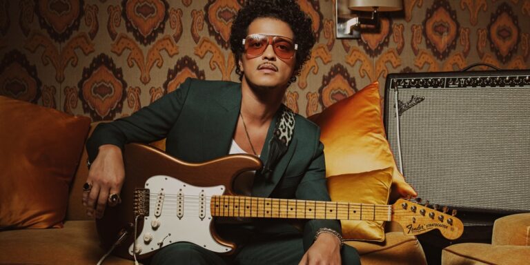 Bruno-Mars-Teams-Up-With-Fender-for-Limited-Edition-Stratocaster.jpg