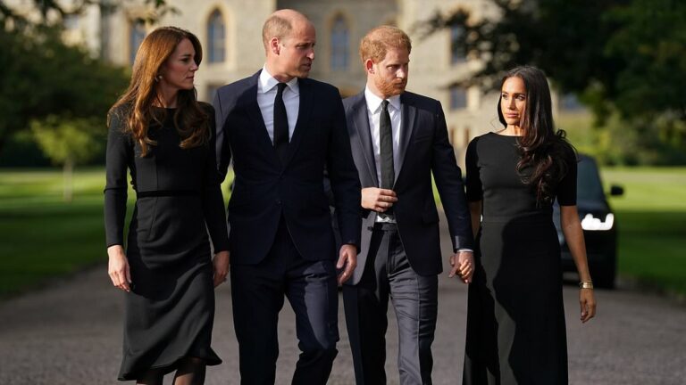 Car-journey-ahead-of-fab-four-reunion-was-apossilentapos-royal-book-claims.jpg