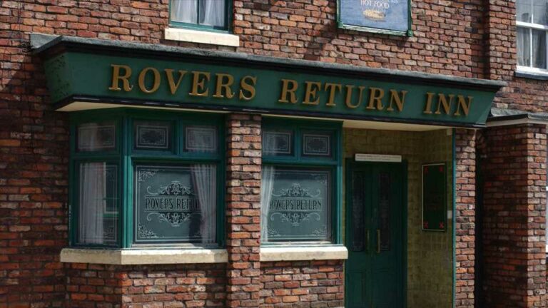 Coronation-Street-boss-reveals-when-the-Rovers-will-open-but-theres-a-twist-The-Sun.jpg