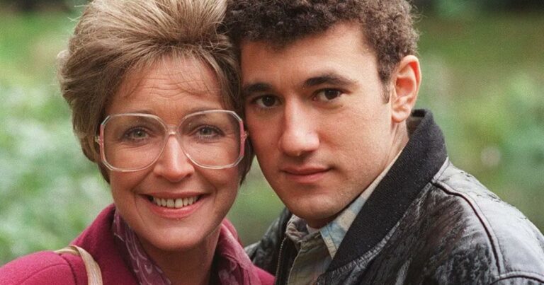 Corrie-Deidre-Barlows-toy-boy-Samir-unrecognisable-28-years-later-on-Netflix.jpg