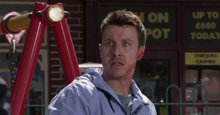 Corrie-star-says-Ill-miss-you-as-he-exits-UK-to-jet-off-to-California.jpg