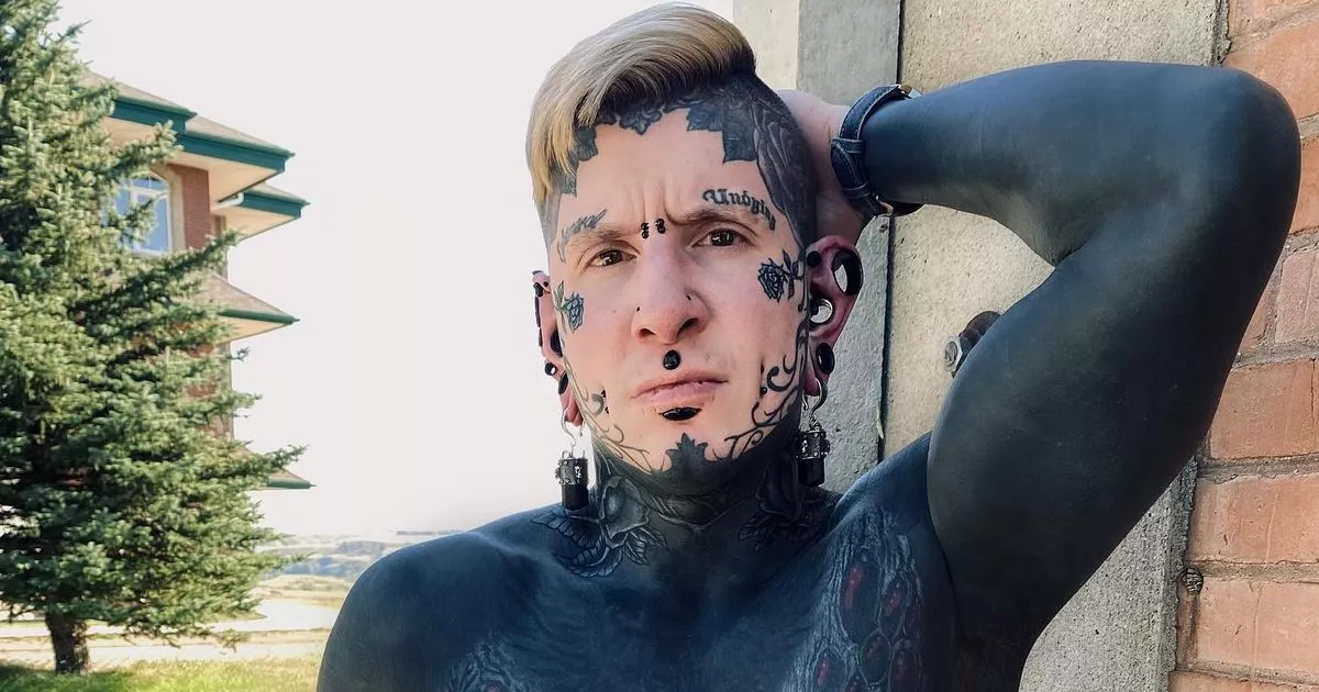 Dad-with-96-of-body-inked-shows-entire-back-tattooed-in-gruesome-clip.jpg