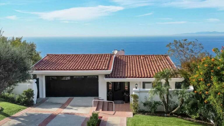 Ex-USC-Coach-Alex-Grinch-Lists-4.45-Million-Home-Weeks-After-Firing.jpg