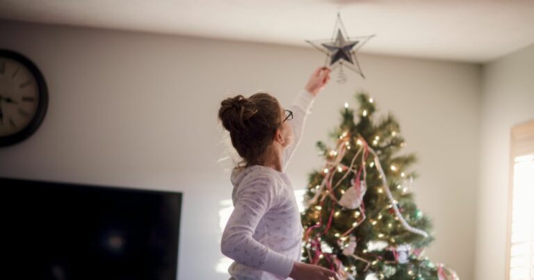Expert-shares-the-best-day-to-put-up-your-Christmas-tree.jpg