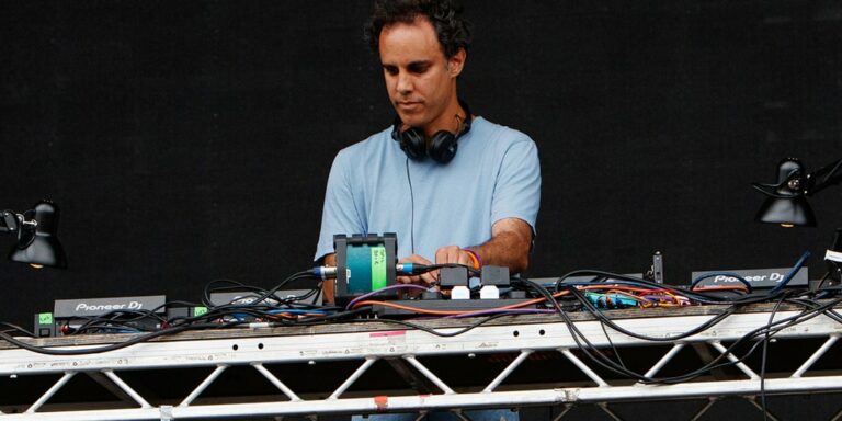 Four-Tet-Donates-Vinyl-Copy-of-Unreleased-Album-for-Charity-Raffle.jpg