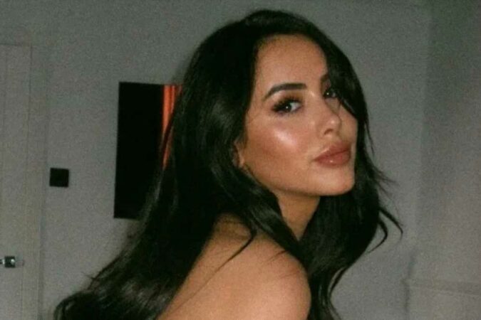 Geordie-Shore-legend-Marnie-Simpson-strips-down-to-underwear-as-she-poses-for-racy-bed-snap-The-Sun.jpg
