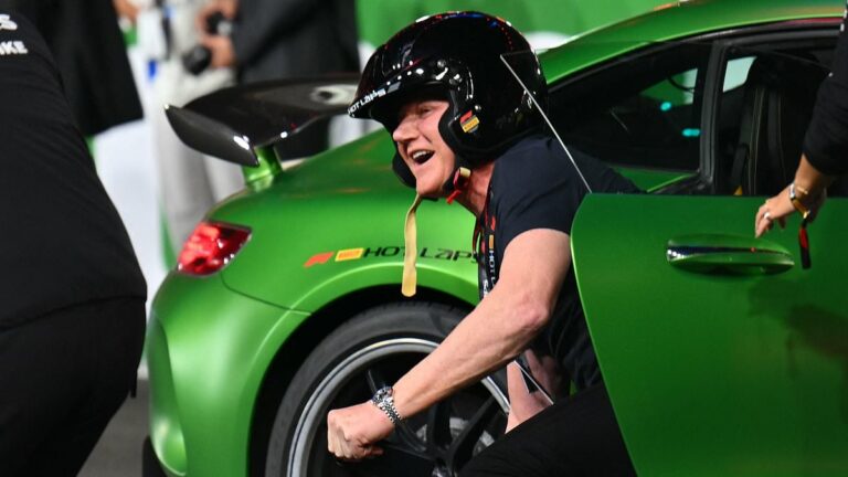 Gordon-Ramsay-takes-a-nasty-tumble-at-the-Las-Vegas-Grand-Prix.jpg