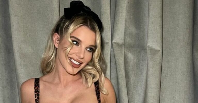 Helen-Flanagan-defended-by-fans-after-social-media-trolls-slammed-sexy-photoshoot.jpg