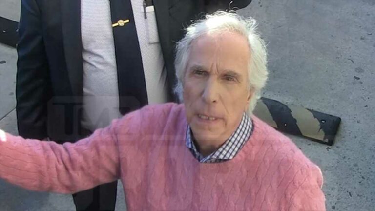 Henry-Winkler-Says-Patrick-Mahomes-Left-Him-Hanging-On-Chicken-Dinner-Invite.jpg