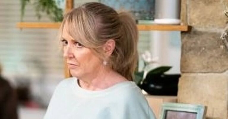 Im-a-Neighbours-icon-and-heres-why-the-reboot-needs-explosive-flashback-week.jpg