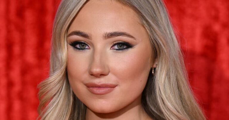 Inside-Hollyoaks-Peri-Lomax-stars-life-glam-snaps-and-rugby-star-ex-boyfriend.jpg