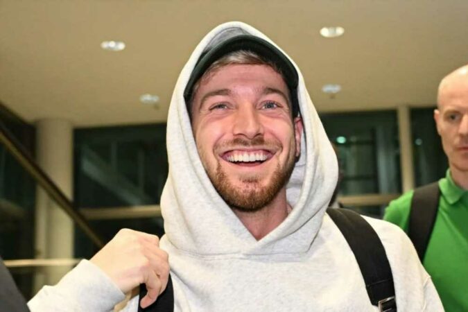 Ix27m-A-Celebx27s-Sam-Thompson-says-Strictly-girlfriend-Zara-McDermott-is-x27thrilledx27-hex27s-gone-as-he-lands-in-Australia-The-Sun.jpg