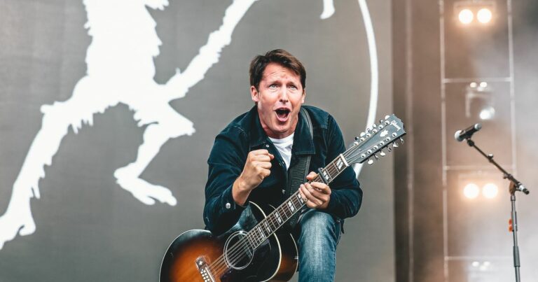 James-Blunt-wanted-to-be-rock-star-but-didnt-have-enough-friends-to-form-band.jpg