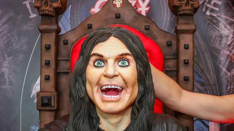 Jaw-dropping-creations-go-on-display-at-Cake-International.jpg