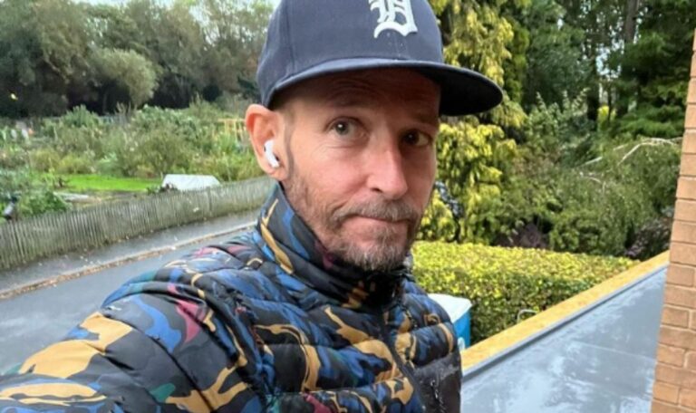 Jonnie-Irwin-back-in-hospital-after-suffering-stabbing-pains.jpg