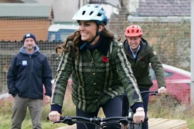 Kate-Middleton-and-Prince-William-don-‘his-and-hers-khaki-jackets-and-pose-for-selfies-on-Scotland-trip-The-Sun.jpg