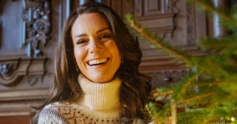 Kate-Middleton-beams-in-festive-jumper-as-she-reveals-plans-to-host-Christmas-carol-service-again.jpg