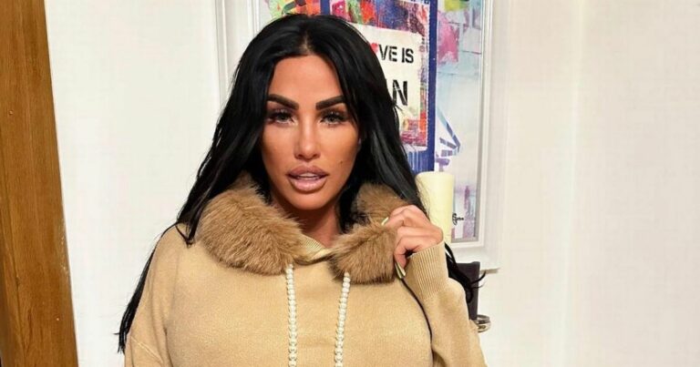 Katie-Price-sets-record-straight-on-mystery-man-amid-Carl-Woods-split-rumours.jpg