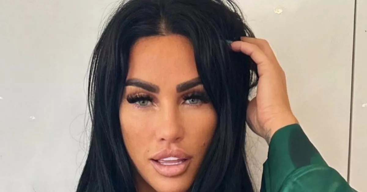 Katie-Price-shows-off-surgery-scar-and-issues-warning-to-fans-over-lip-filler.jpg