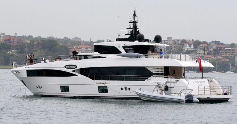 Made-In-Chelsea-stars-tuck-into-takeaway-onboard-luxury-yacht-in-Sydney.jpg