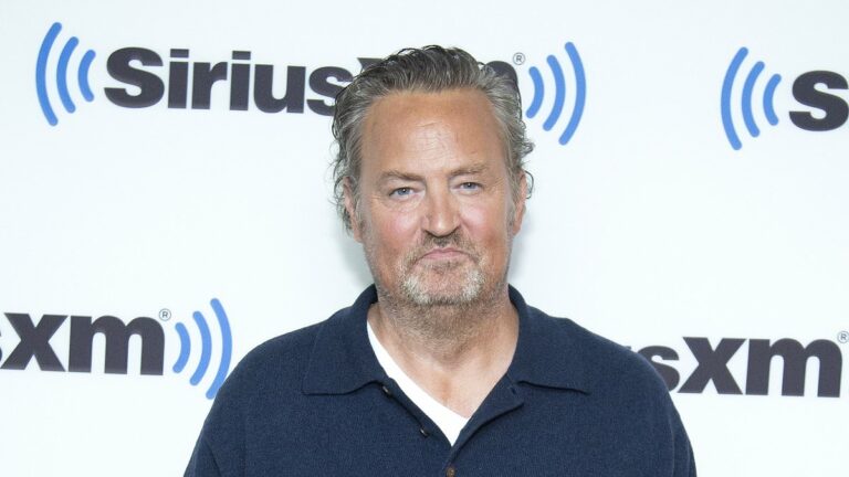 Matthew-Perry-aposdidnapost-rememberapos-proposing-to-ex-fiancee-Molly-Hurwitz.jpg