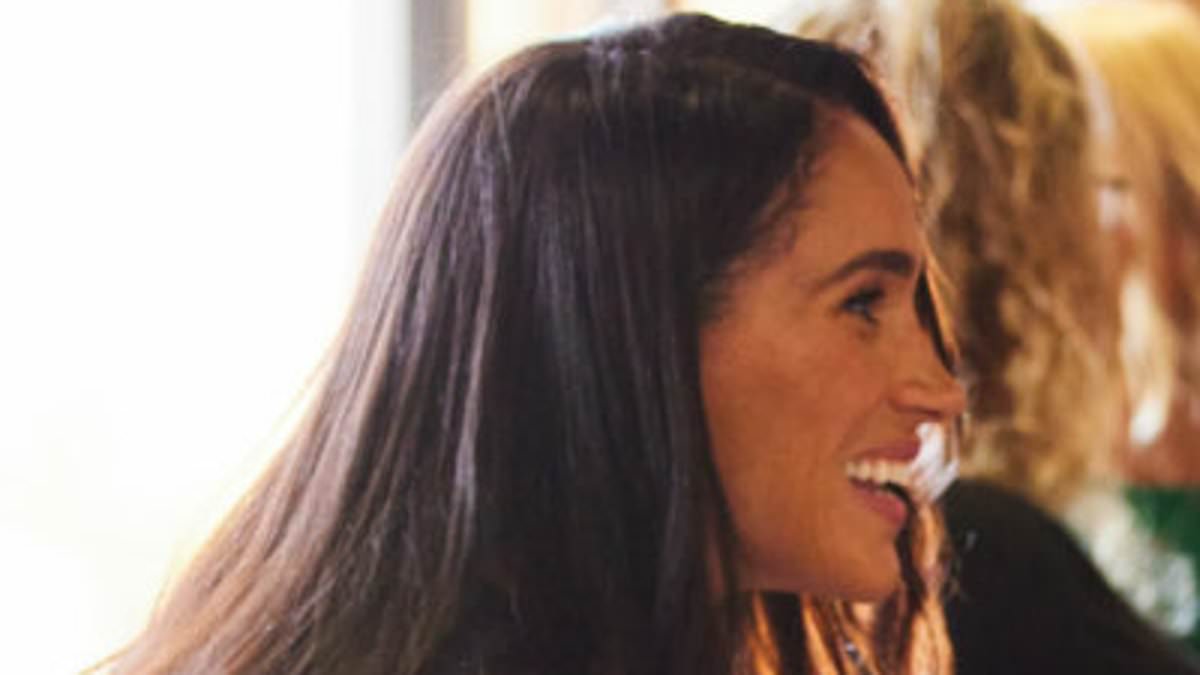 Meghan-Markle-opts-for-1490-Poppy-cardigan-to-meet-veterans.jpg