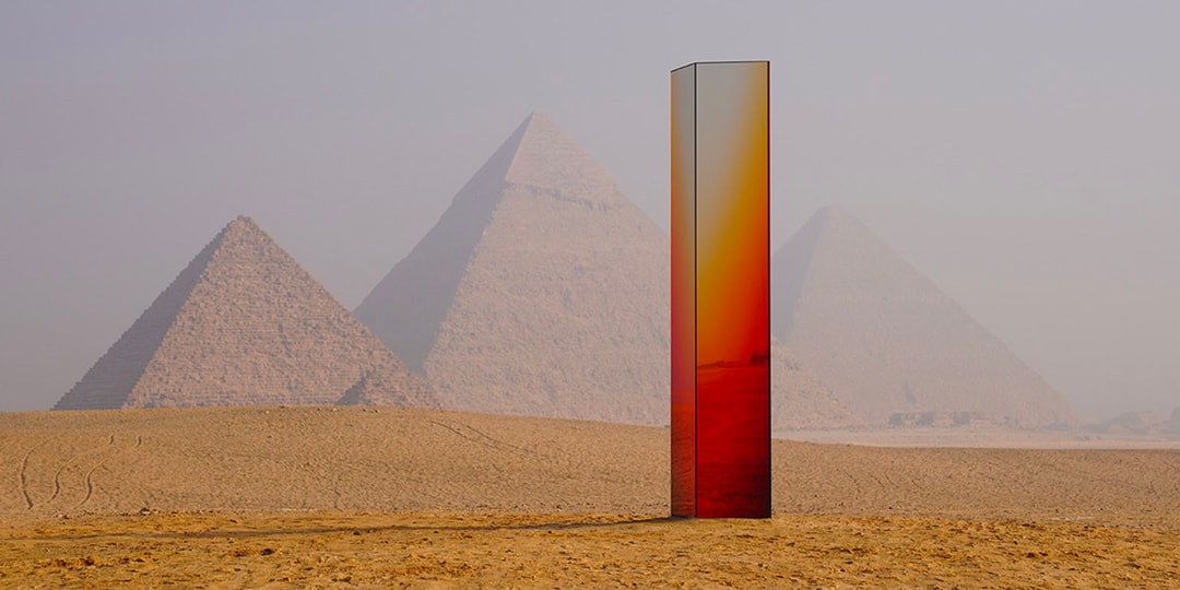 Past-Meets-Present-in-Monumental-Exhibition-at-Egypts-Pyramids-of-Giza.jpg