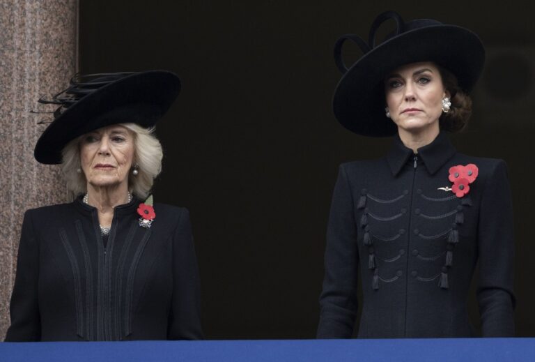 Princess-Kate-repeated-her-Sgt.-Pepper-coat-for-Remembrance-Sunday.jpg