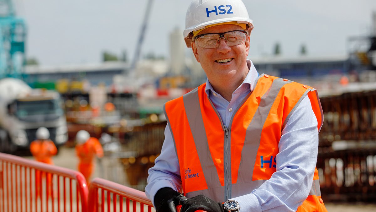 QUENTIN-LETTS-One-moment-HS2aposs-chief-was-there-the-next-pouff.jpg