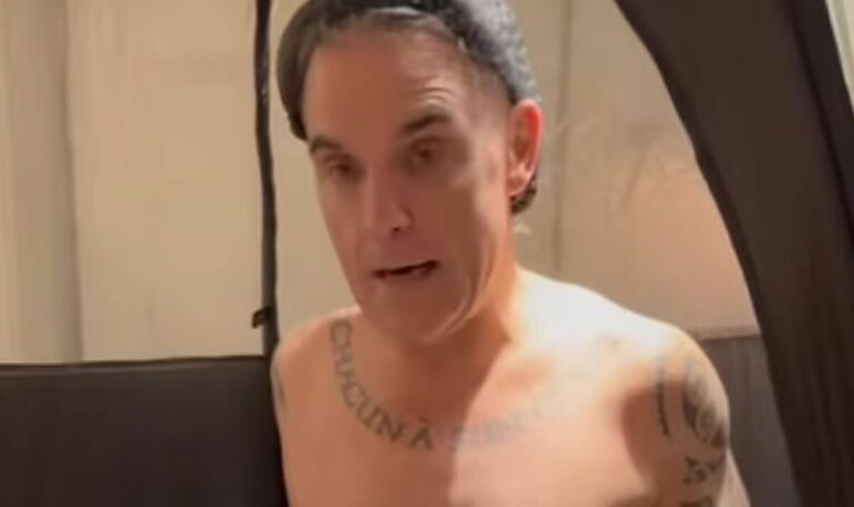 Robbie-Williams-strips-down-to-his-underwear-to-show-off-weight-loss.jpg