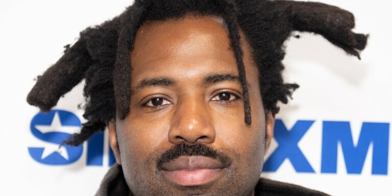 Sampha-Makes-an-Ethereal-Return-to-039Tiny-Desk039.jpg