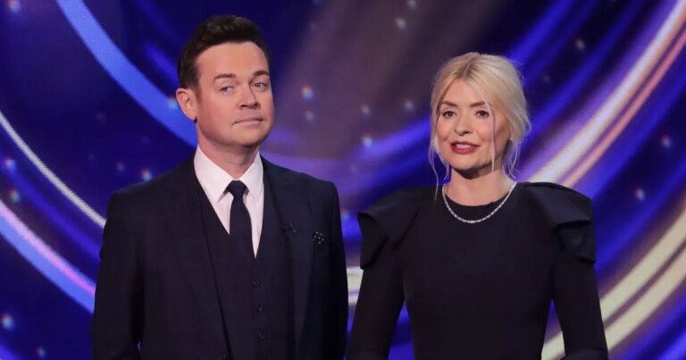 Stephen-Mulhern-addresses-reports-he-will-host-ITV-Dancing-on-Ice-with-Holly-Willoughby.jpg