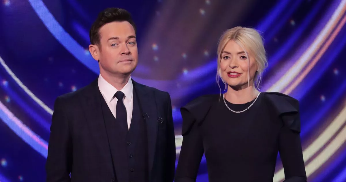 Stephen-Mulhern-addresses-reports-he-will-host-ITV-Dancing-on-Ice-with-Holly-Willoughby.jpg
