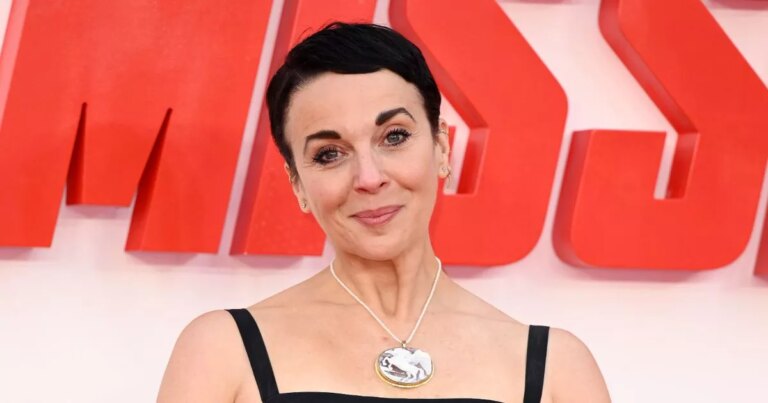 Strictly-Amanda-Abbington-pens-sweary-message-as-she-praises-co-star-after-exit.jpg