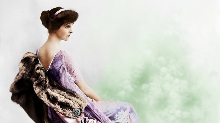 The-thrillingly-scandalous-lives-of-the-300-American-heiresses.jpg