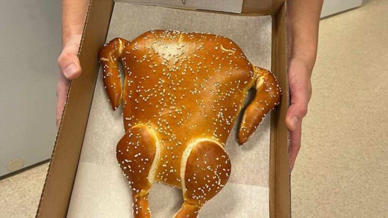 Turkey-Pretzel-Selling-Like-Crazy-in-Philadelphia-for-Thanksgiving.jpg