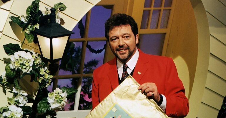 Youve-Been-Framed-host-Jeremy-Beadles-grave-falling-apart-15-years-after-death.jpg