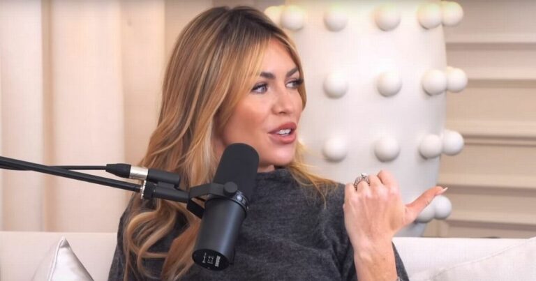 Abbey-Clancy-told-Peter-Crouch-delete-my-number-after-nightclub-incident.jpg