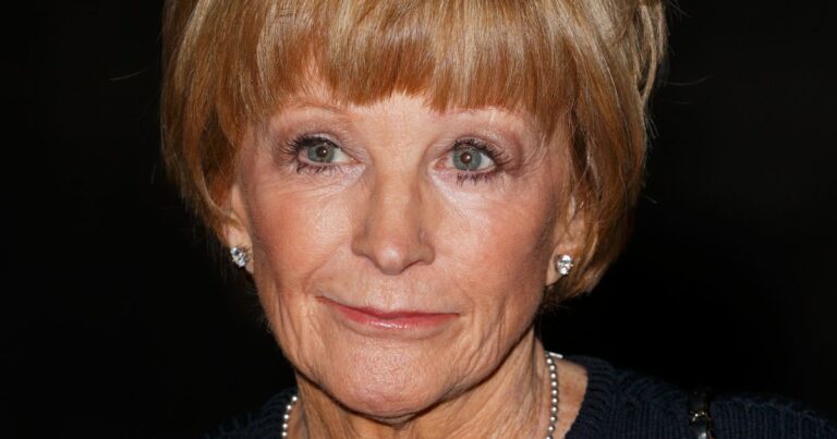 Anne-Robinson-secretly-dating-Queen-Camillas-ex-husband-Andrew-Parker-Bowles.jpg