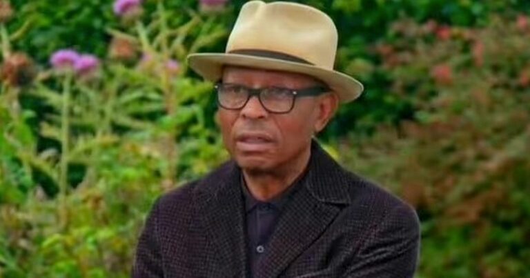 Antiques-Roadshow-viewers-floored-as-X-rated-bum-artefact-is-given-huge-value.jpg
