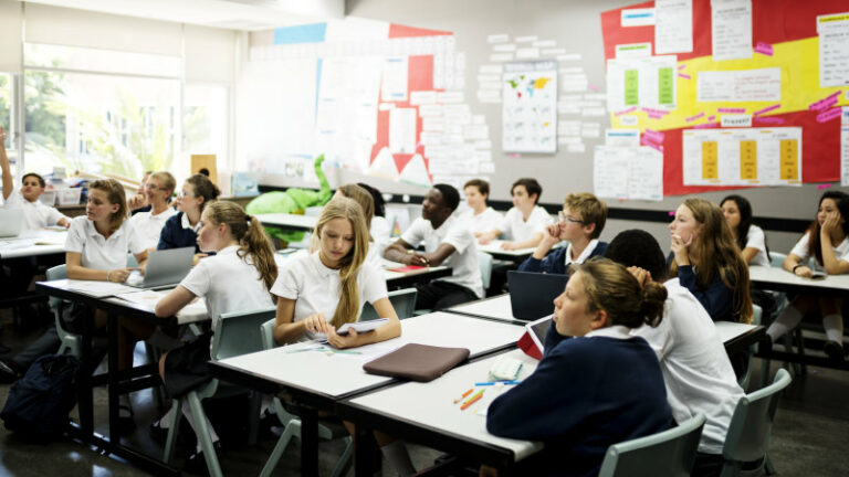 Australian-school-students-more-than-four-years-behind-in-maths.jpg