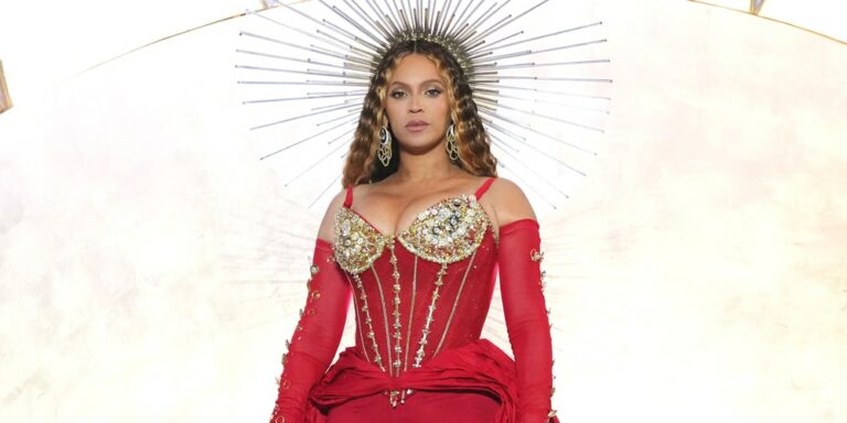 Beyonce039s-Estimated-Net-Worth-Is-Now-800-Million-USD.jpg