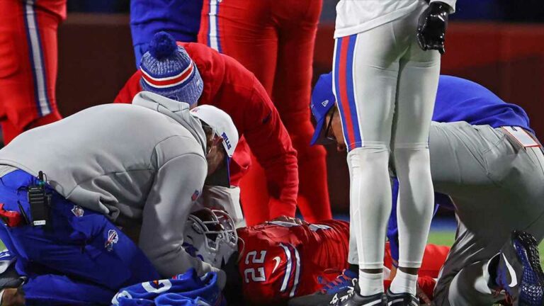 Bills039-Damien-Harris-Out-Of-Hospital-After-Suffering-Scary-Neck-Injury.jpg