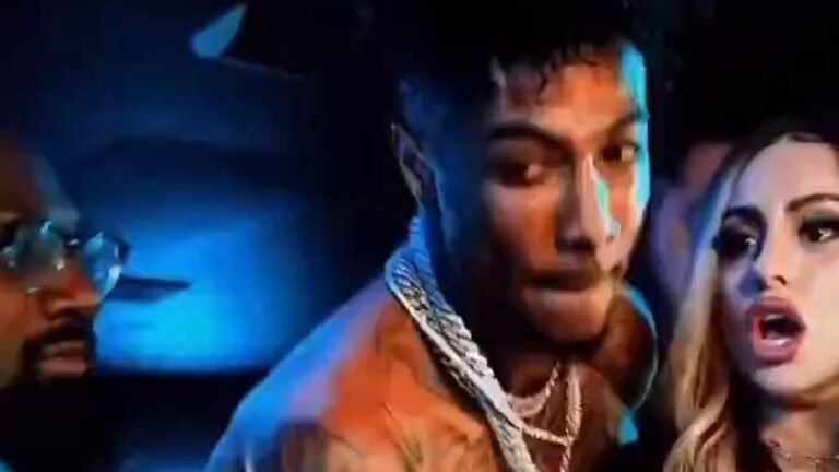 Blueface-calls-fan-up-on-stage-and-tells-his-team-aposget-herapos.jpg