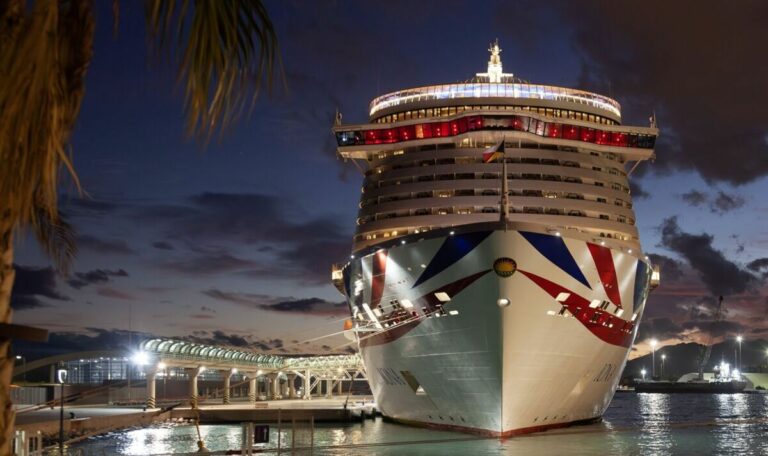 Cheeky-cruise-passenger-unveils-their-tactic-to-sneaking-booze-onboard.jpg