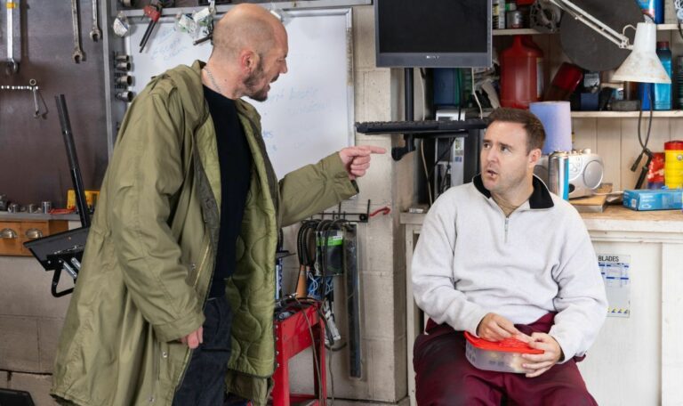 Coronation-Streets-Tyrone-Dobbs-life-in-danger-as-thug-vows-revenge.jpg