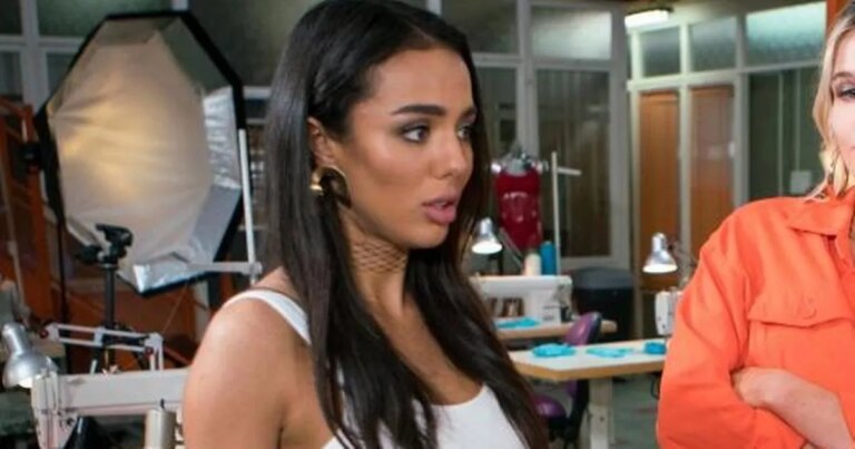 Corrie-beauty-ditches-bra-as-she-flashes-bum-in-totally-see-through-bodysuit.jpg